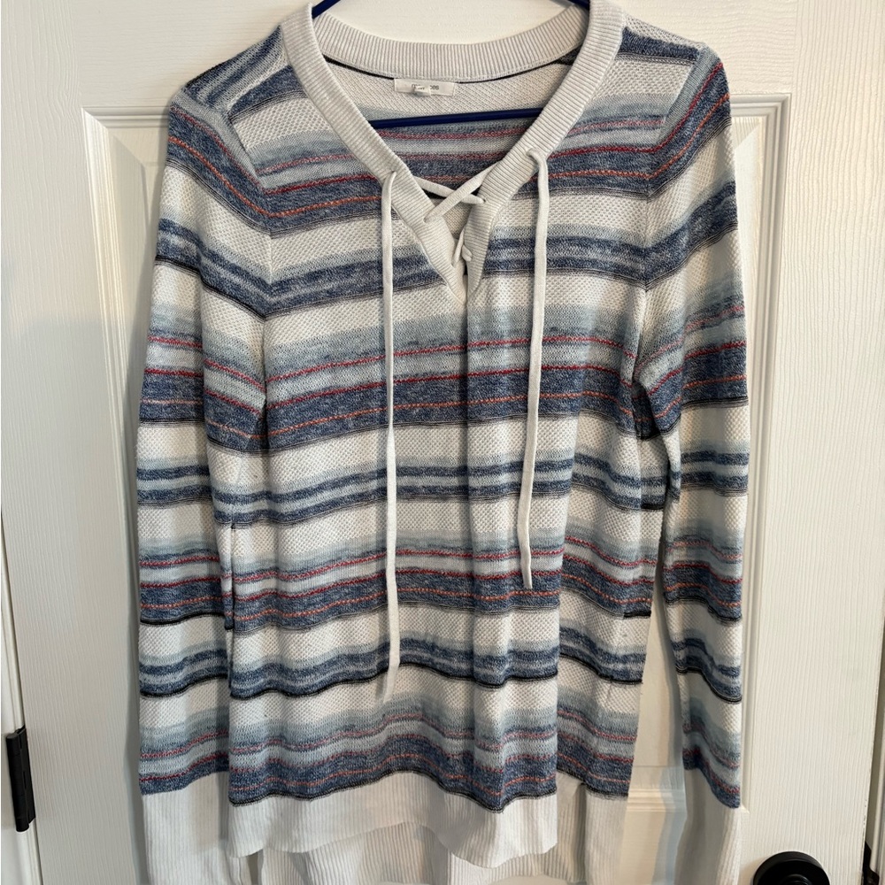 Women’s Maurices medium long sleeved top